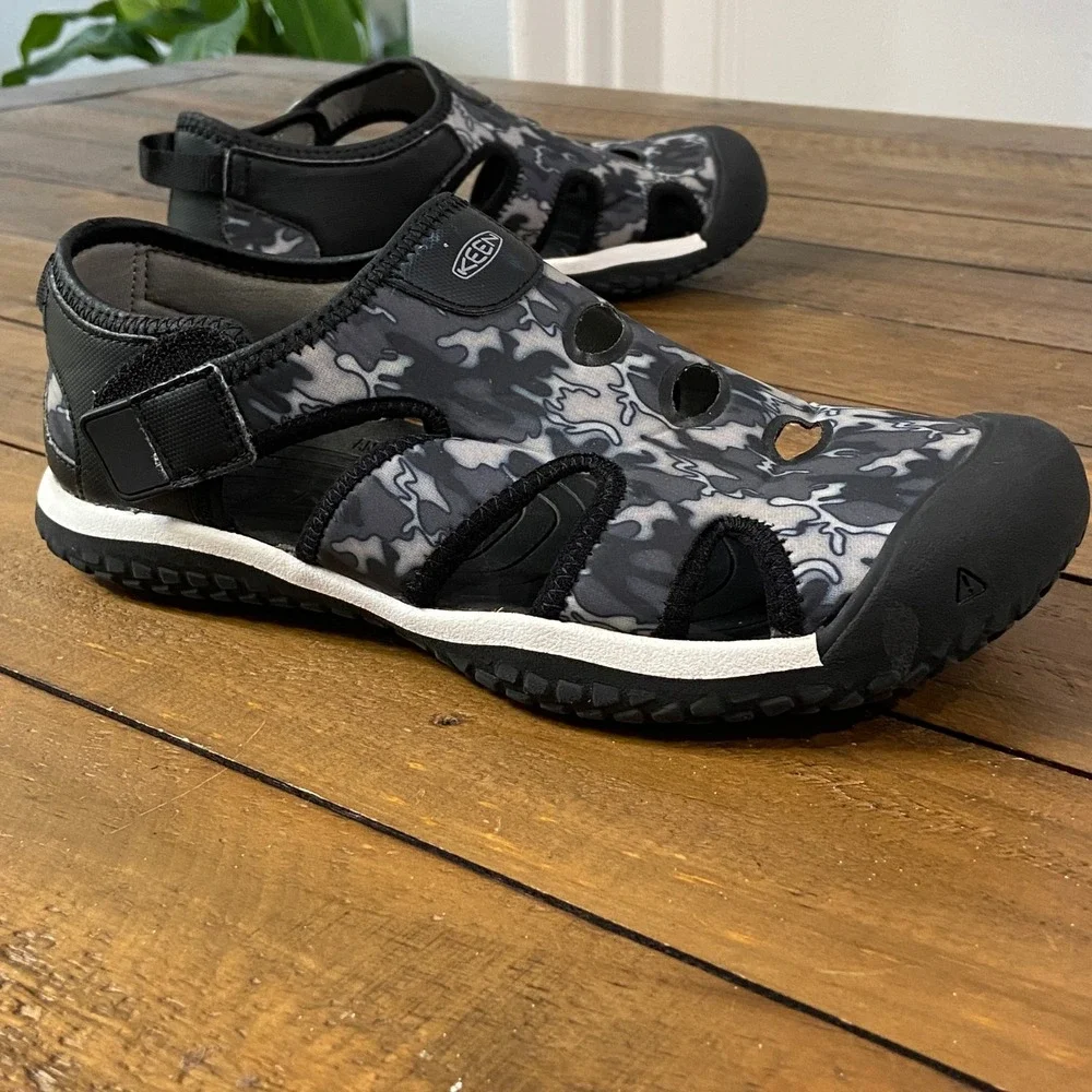 KEEN Kids Stingray Water Sandals Black Camo Youth Size 6 EU 38 1026052